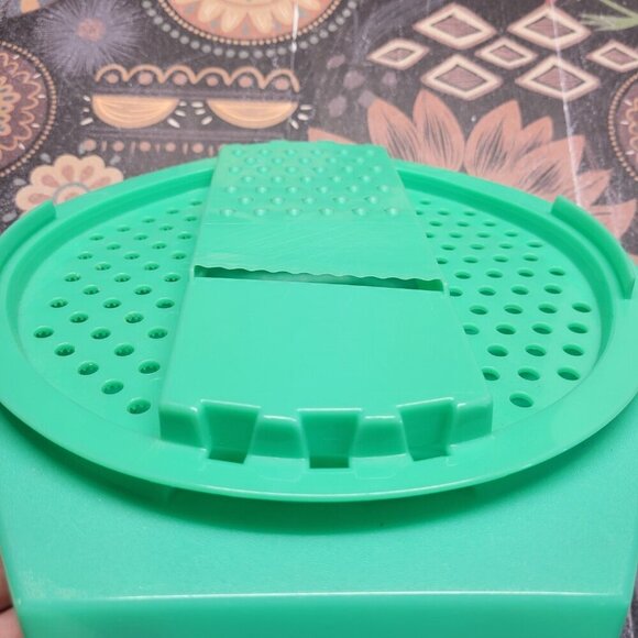 Vintage 1950's Jadeite Mint Green 2 Piece Cheese Grater Slicer - Picture 6 of 6